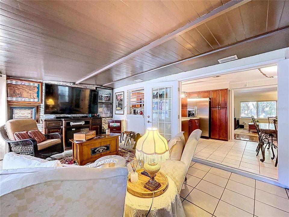 For Sale: $525,000 (4 beds, 2 baths, 1886 Square Feet)