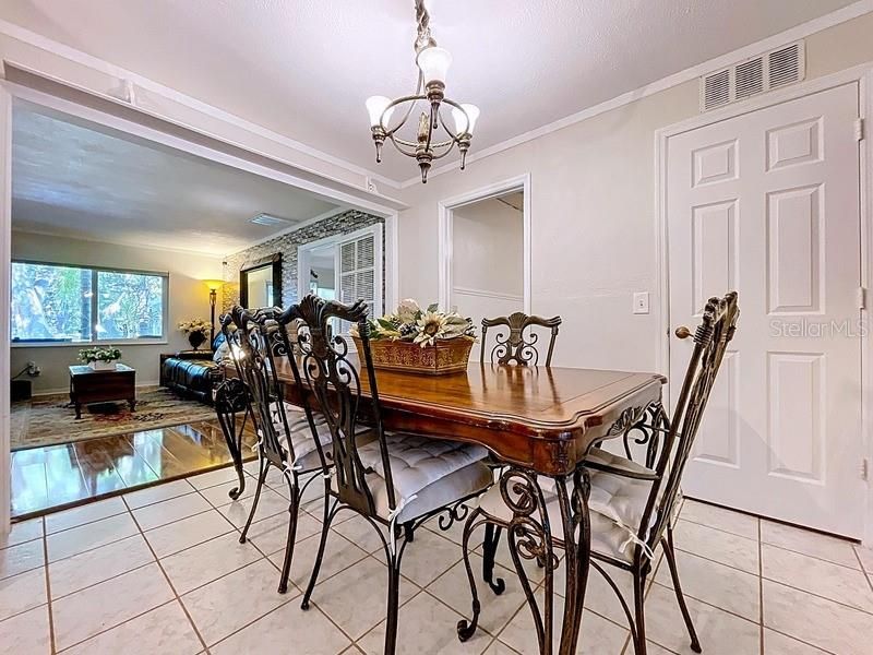 For Sale: $525,000 (4 beds, 2 baths, 1886 Square Feet)