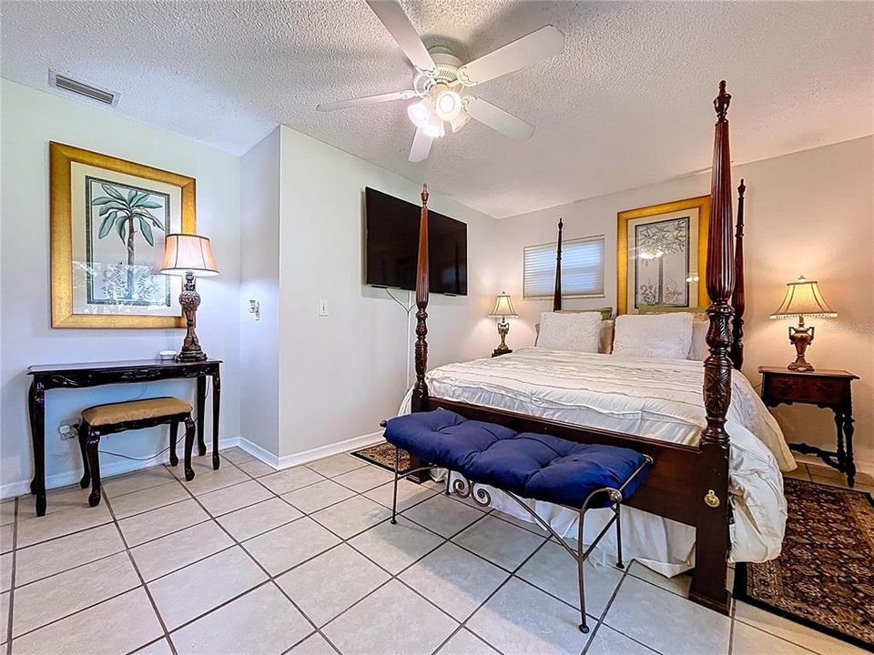 For Sale: $525,000 (4 beds, 2 baths, 1886 Square Feet)