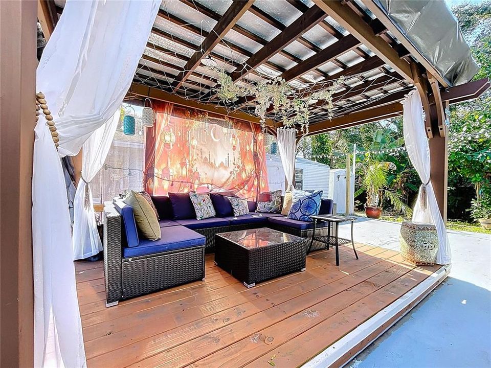 For Sale: $525,000 (4 beds, 2 baths, 1886 Square Feet)