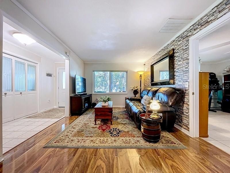 For Sale: $525,000 (4 beds, 2 baths, 1886 Square Feet)