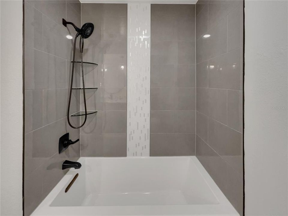 For Sale: $343,000 (3 beds, 2 baths, 1454 Square Feet)