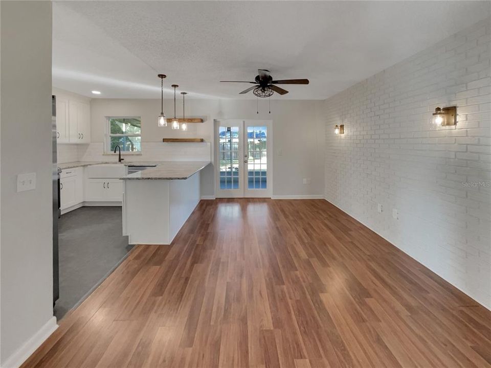 For Sale: $343,000 (3 beds, 2 baths, 1454 Square Feet)