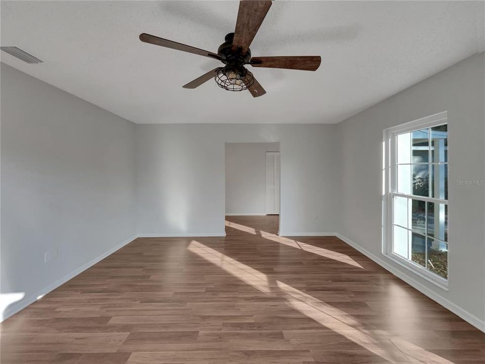 For Sale: $343,000 (3 beds, 2 baths, 1454 Square Feet)