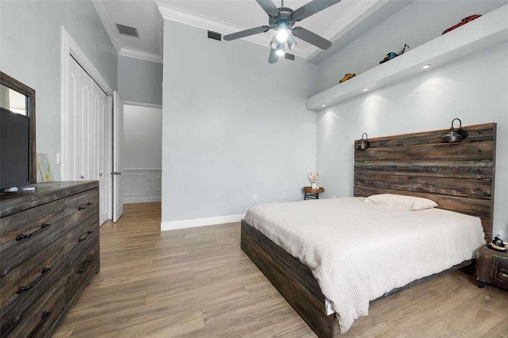 For Sale: $3,000,000 (6 beds, 4 baths, 6232 Square Feet)