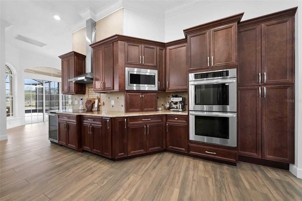 For Sale: $3,000,000 (6 beds, 4 baths, 6232 Square Feet)