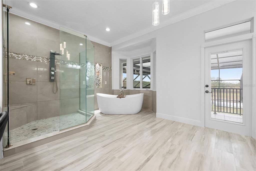 For Sale: $3,000,000 (6 beds, 4 baths, 6232 Square Feet)