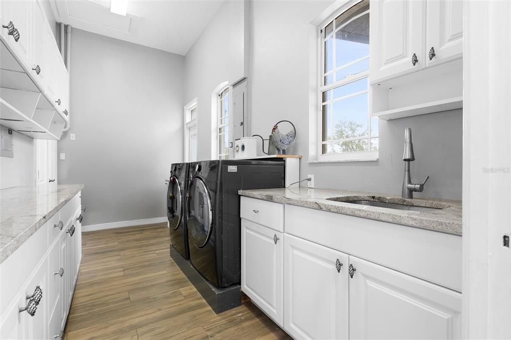 For Sale: $3,000,000 (6 beds, 4 baths, 6232 Square Feet)