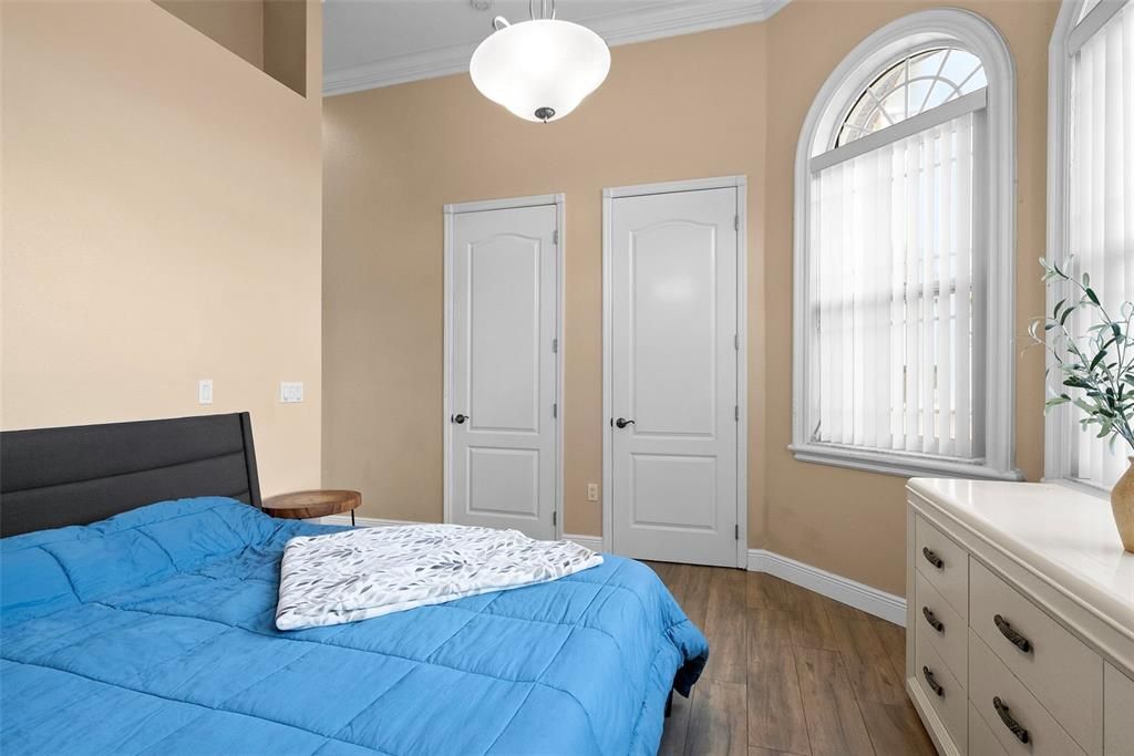 For Sale: $3,000,000 (6 beds, 4 baths, 6232 Square Feet)