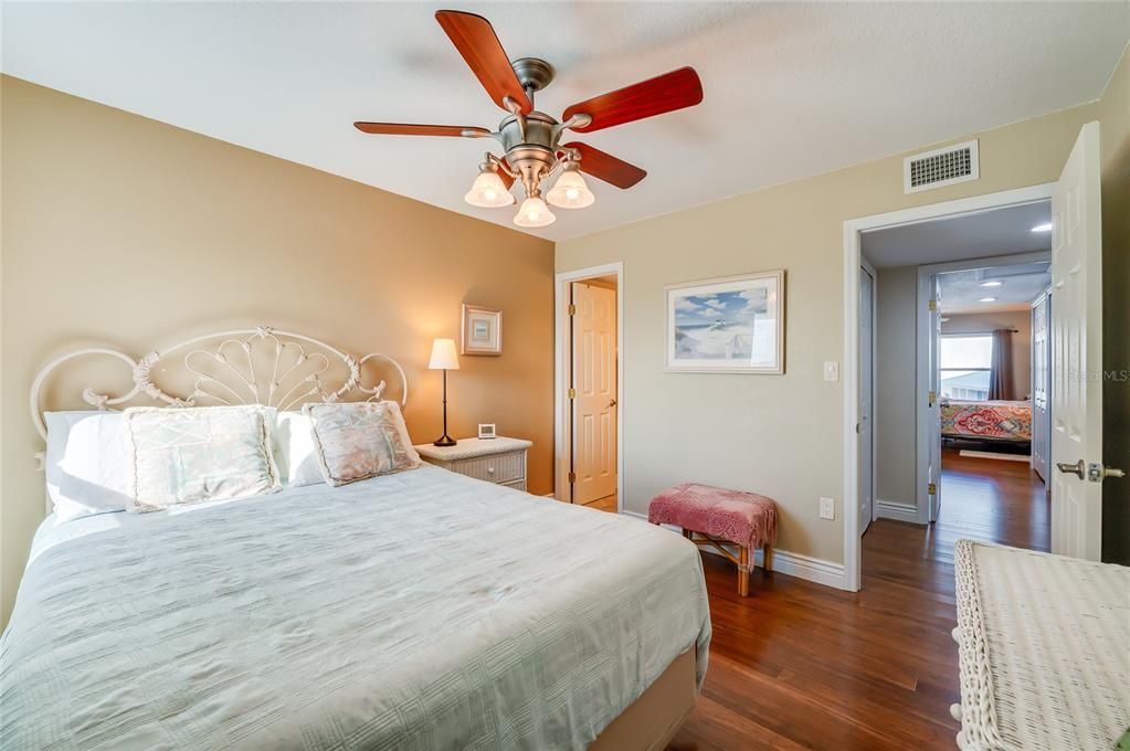 En Venta: $289,000 (2 camas, 2 baños, 1205 Pies cuadrados)