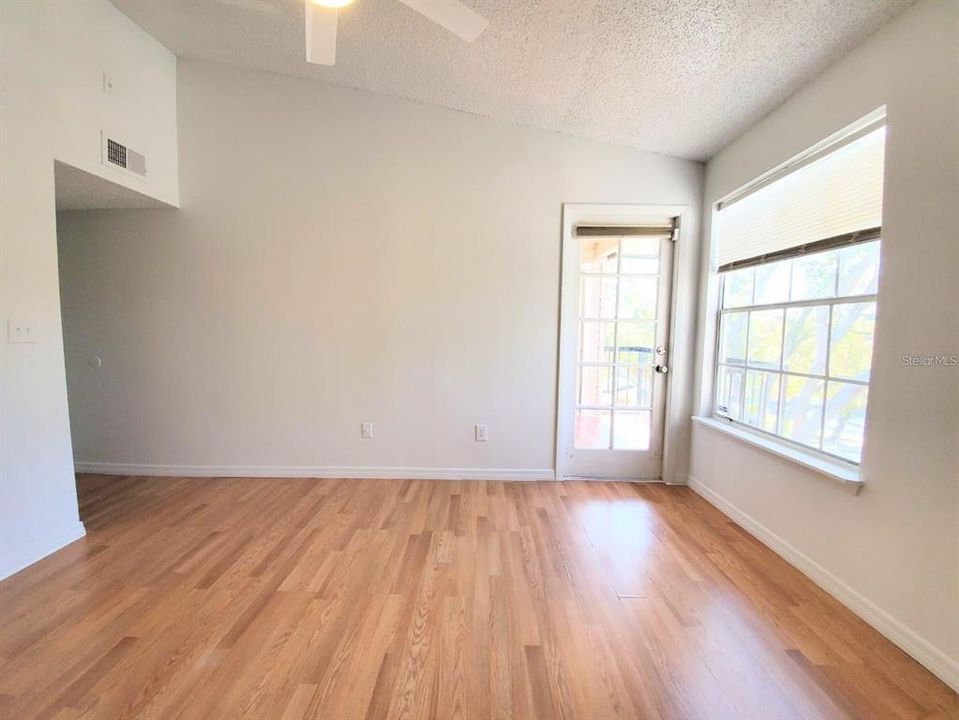 В аренду: $1,500 (3 спален, 2 ванн, 1158 Квадратных фут)