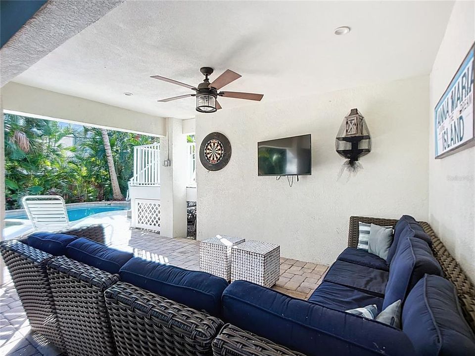 For Sale: $1,495,000 (4 beds, 3 baths, 1474 Square Feet)