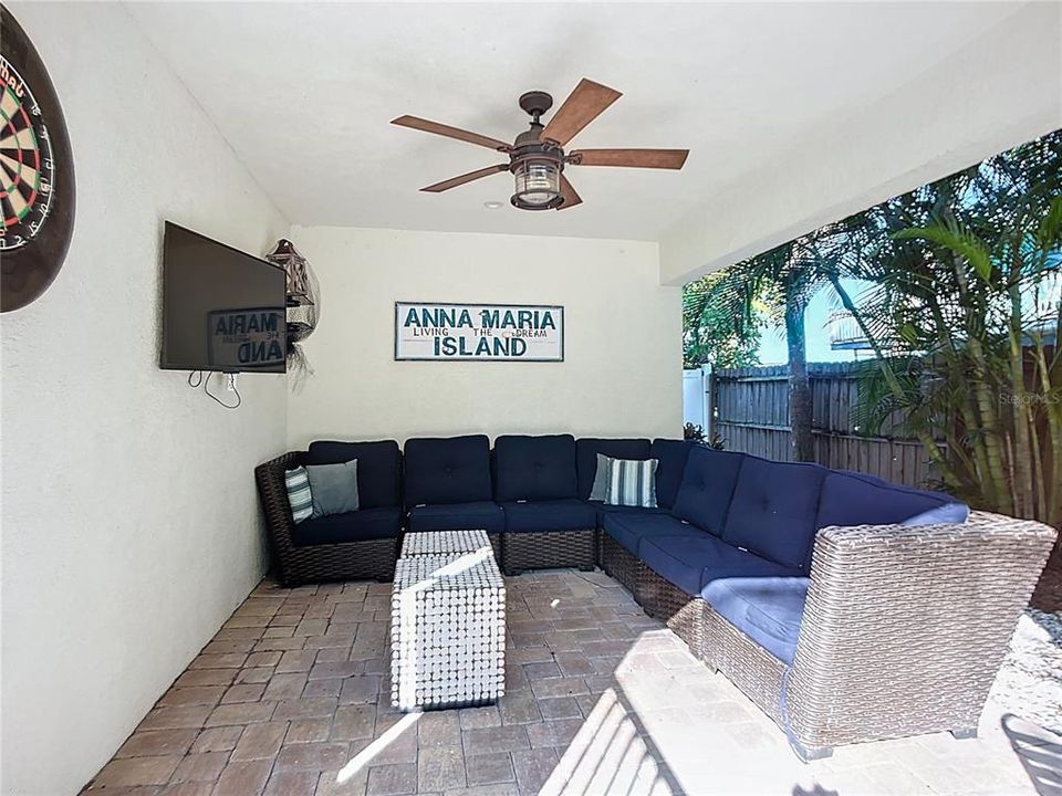 For Sale: $1,495,000 (4 beds, 3 baths, 1474 Square Feet)