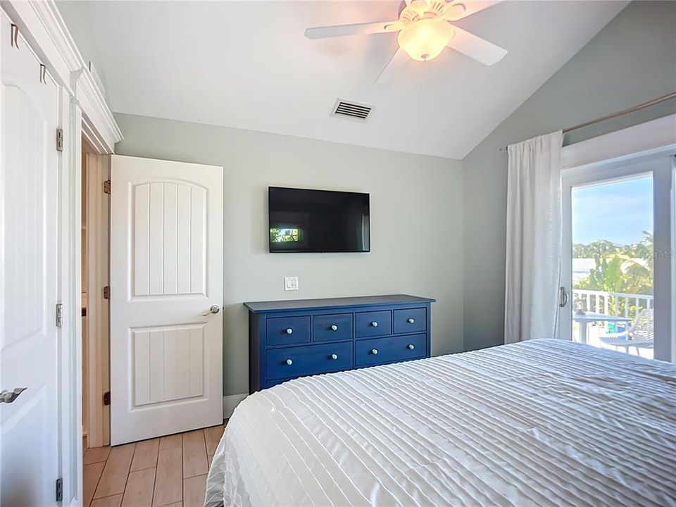 For Sale: $1,495,000 (4 beds, 3 baths, 1474 Square Feet)