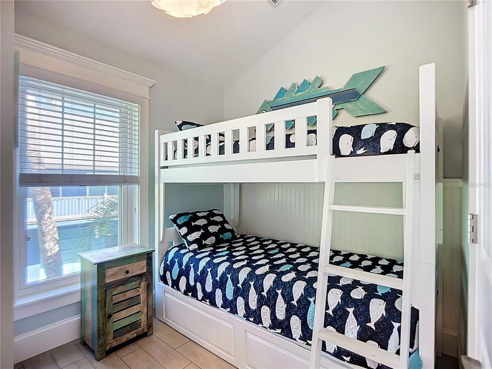 For Sale: $1,495,000 (4 beds, 3 baths, 1474 Square Feet)