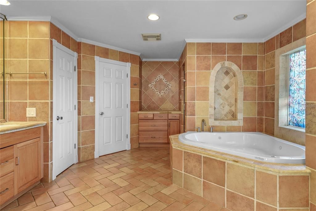 В аренду: $4,200 (4 спален, 2 ванн, 2368 Квадратных фут)