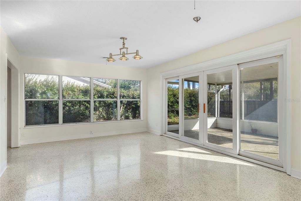 В аренду: $4,200 (4 спален, 2 ванн, 2368 Квадратных фут)