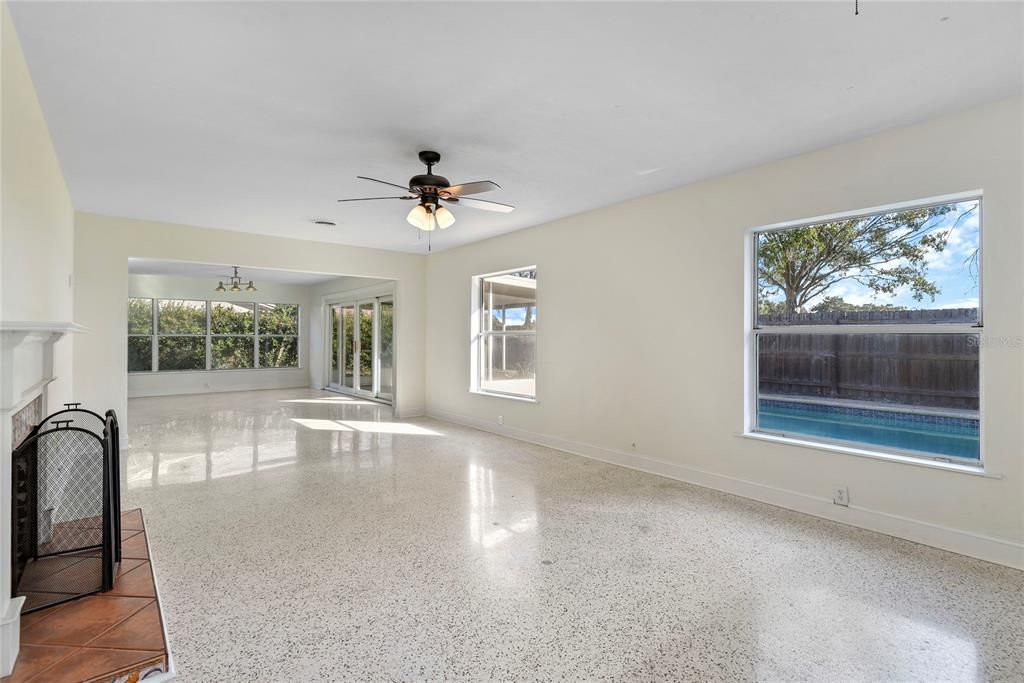 В аренду: $4,200 (4 спален, 2 ванн, 2368 Квадратных фут)