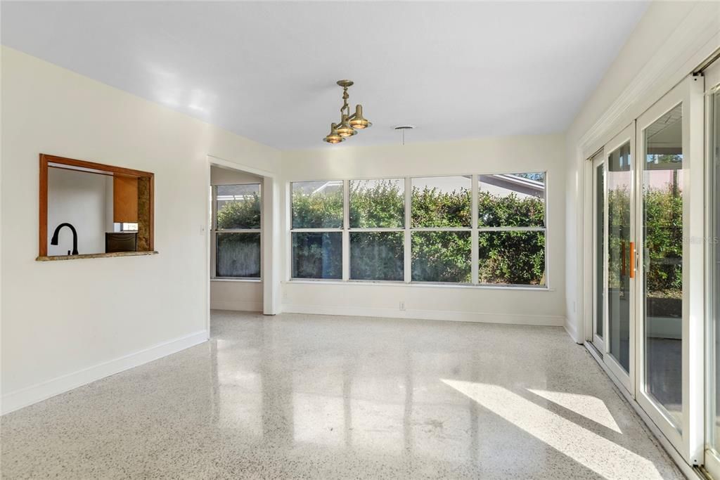 В аренду: $4,200 (4 спален, 2 ванн, 2368 Квадратных фут)