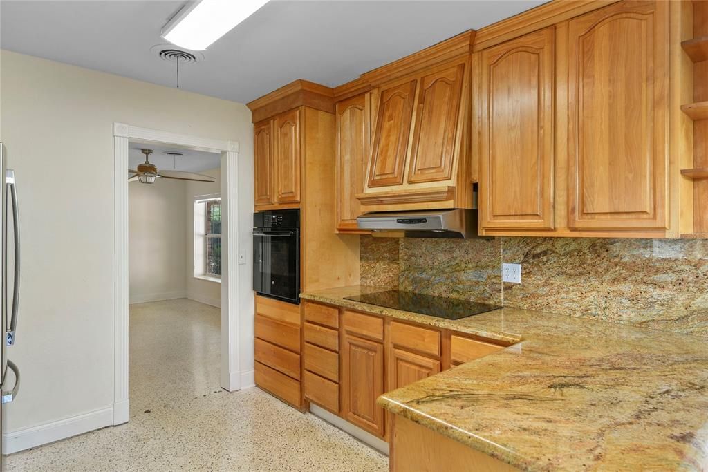 В аренду: $4,200 (4 спален, 2 ванн, 2368 Квадратных фут)