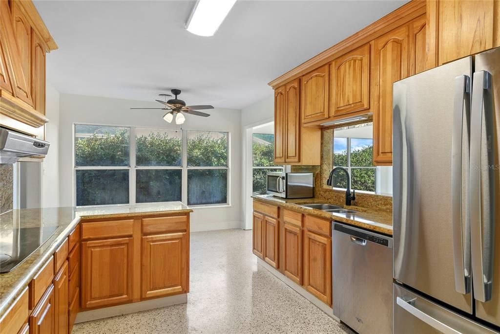 В аренду: $4,200 (4 спален, 2 ванн, 2368 Квадратных фут)