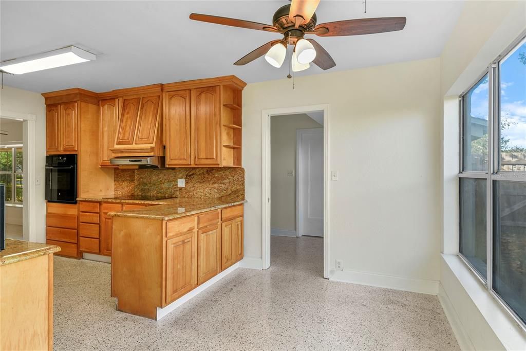 В аренду: $4,200 (4 спален, 2 ванн, 2368 Квадратных фут)