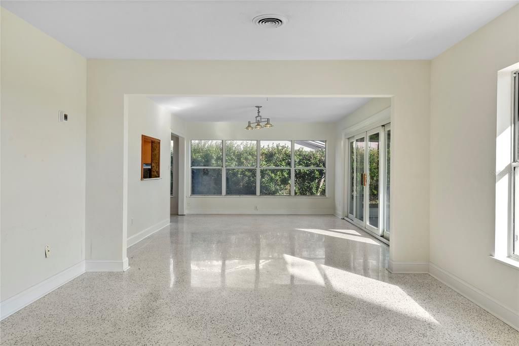 В аренду: $4,200 (4 спален, 2 ванн, 2368 Квадратных фут)