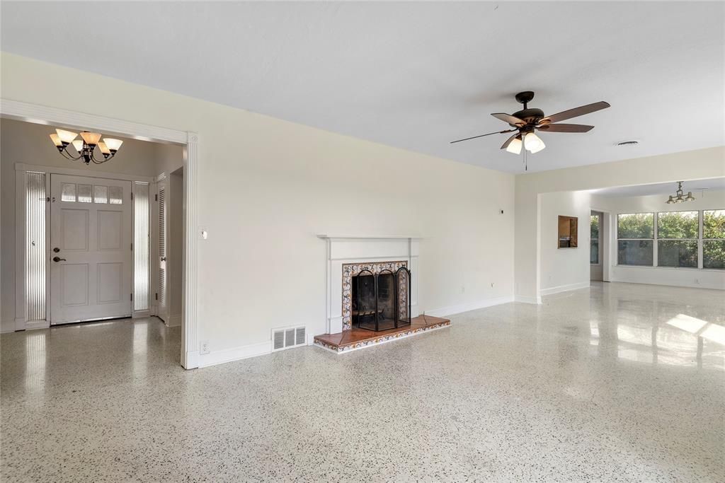 В аренду: $4,200 (4 спален, 2 ванн, 2368 Квадратных фут)