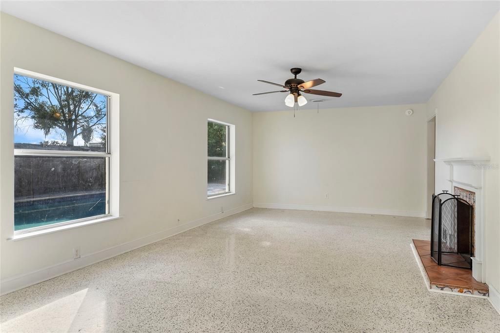 В аренду: $4,200 (4 спален, 2 ванн, 2368 Квадратных фут)