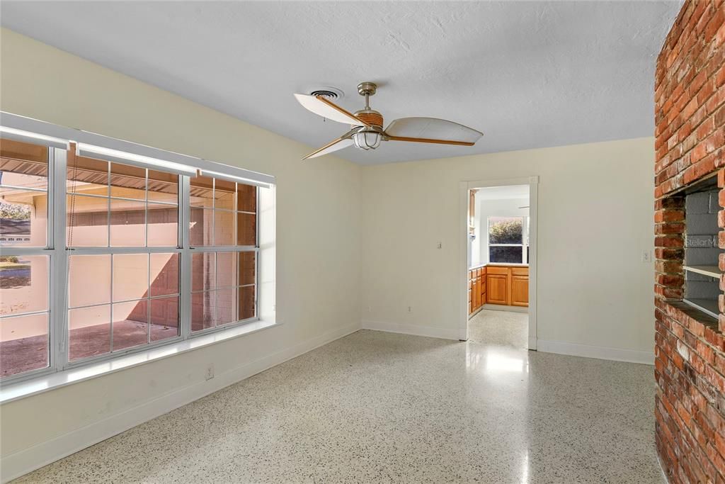 В аренду: $4,200 (4 спален, 2 ванн, 2368 Квадратных фут)