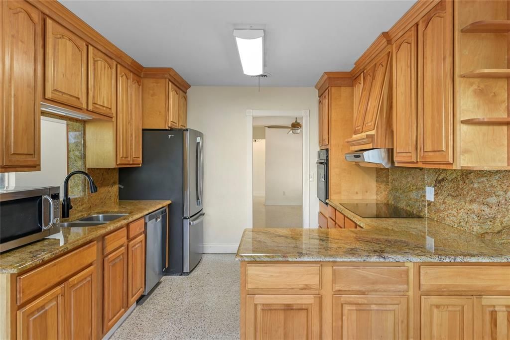 В аренду: $4,200 (4 спален, 2 ванн, 2368 Квадратных фут)