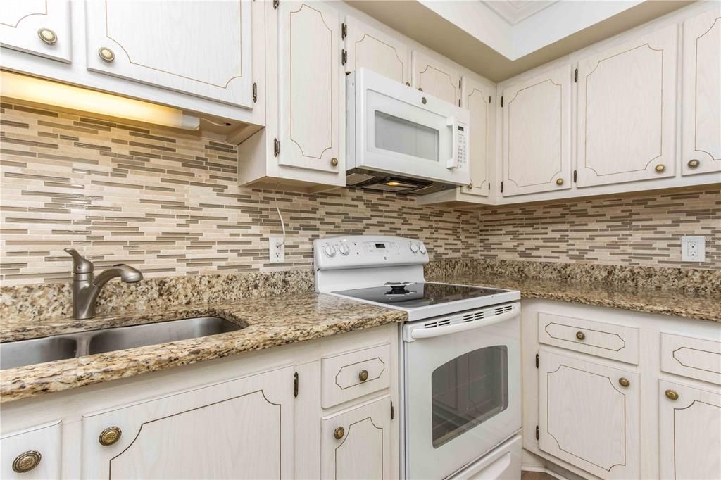 На продажу: $319,000 (1 спален, 1 ванн, 760 Квадратных фут)