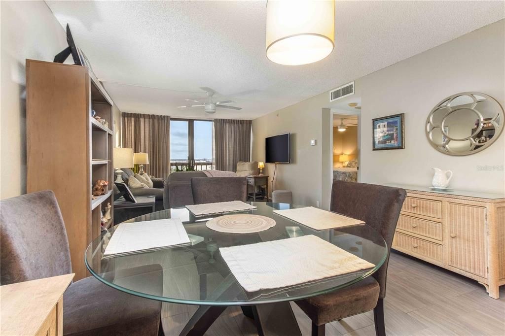 На продажу: $319,000 (1 спален, 1 ванн, 760 Квадратных фут)