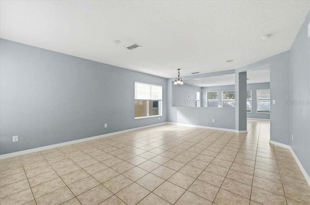 На продажу: $365,000 (3 спален, 2 ванн, 2560 Квадратных фут)