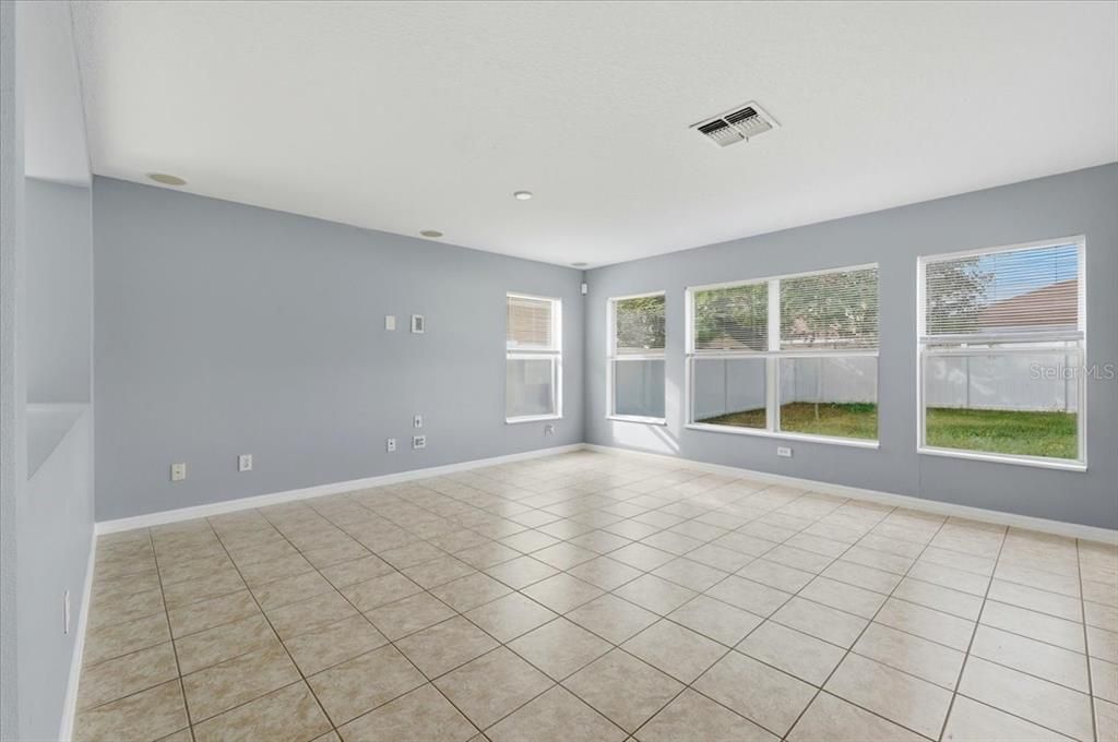 На продажу: $365,000 (3 спален, 2 ванн, 2560 Квадратных фут)