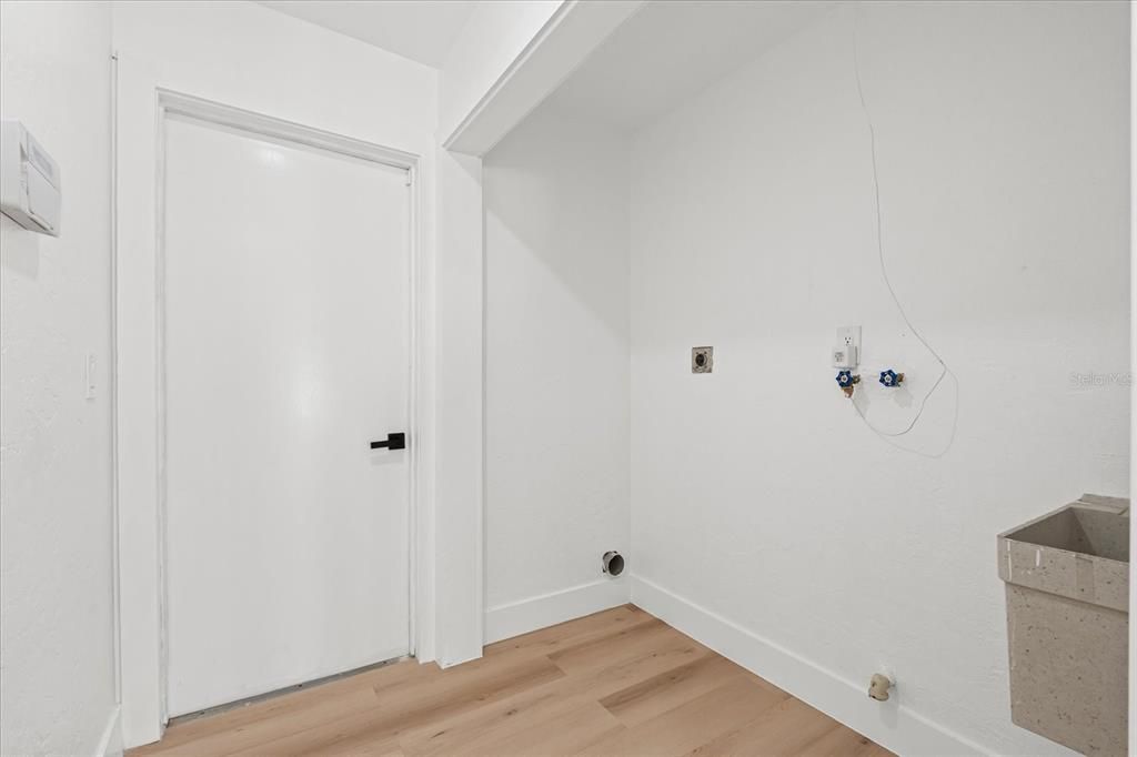 For Sale: $560,000 (3 beds, 2 baths, 1647 Square Feet)