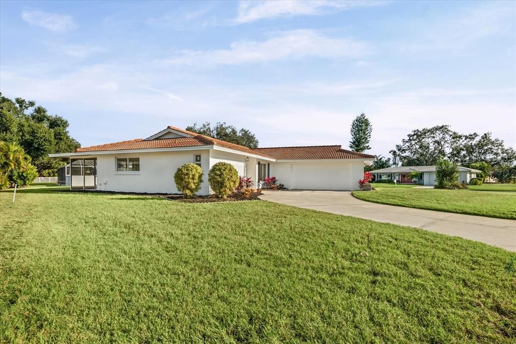 For Sale: $560,000 (3 beds, 2 baths, 1647 Square Feet)