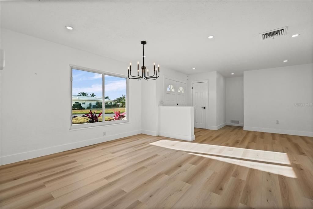 For Sale: $560,000 (3 beds, 2 baths, 1647 Square Feet)