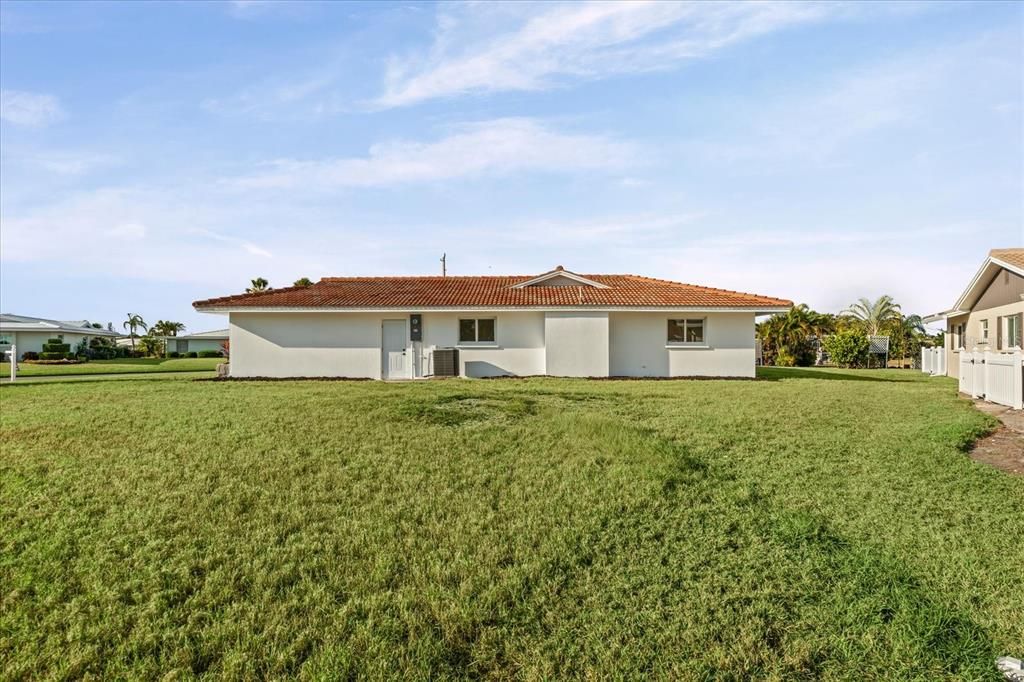 For Sale: $560,000 (3 beds, 2 baths, 1647 Square Feet)