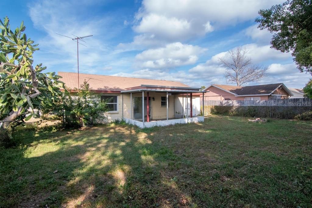 На продажу: $195,000 (2 спален, 1 ванн, 775 Квадратных фут)