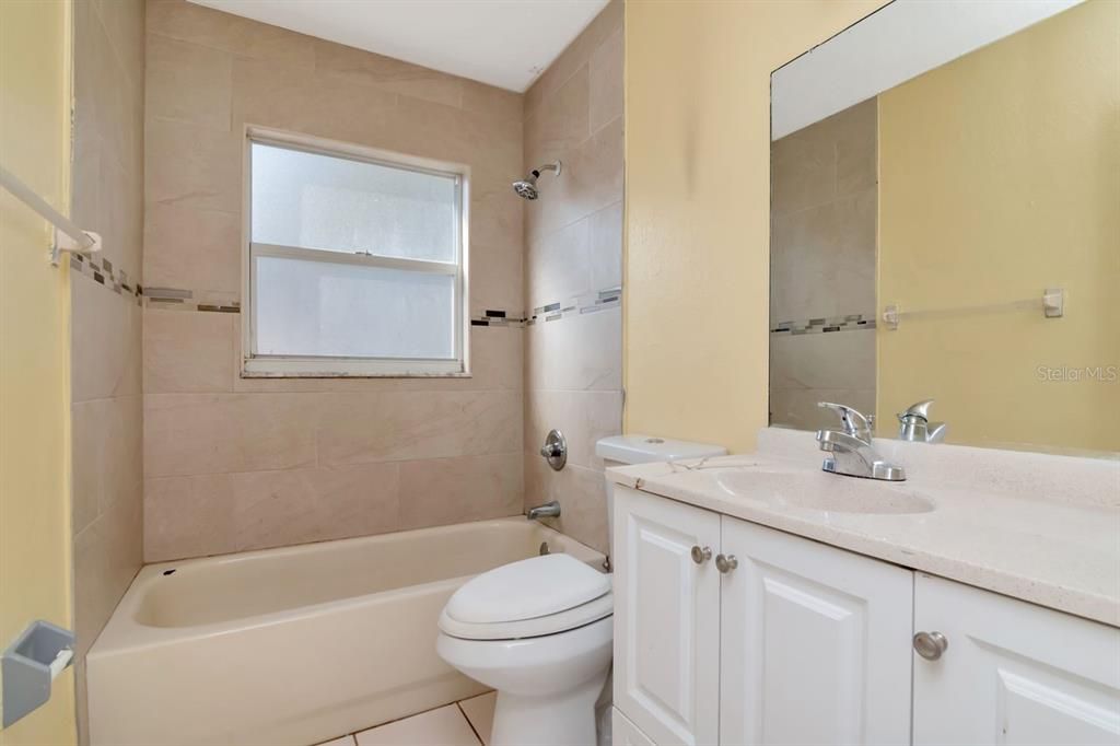 На продажу: $195,000 (2 спален, 1 ванн, 775 Квадратных фут)