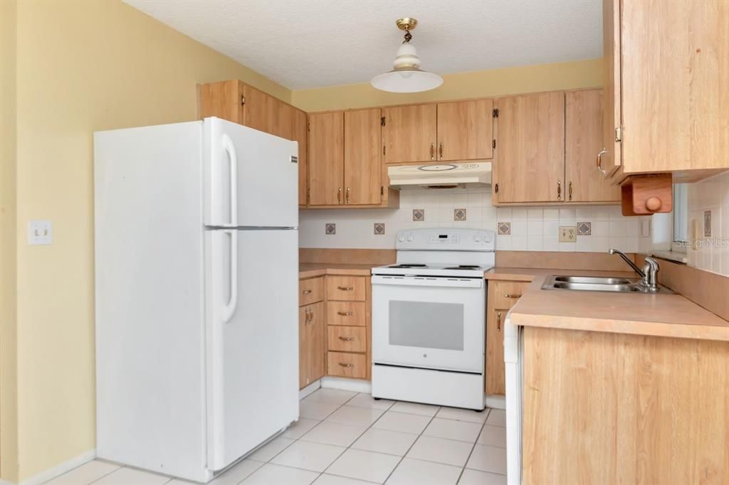 На продажу: $195,000 (2 спален, 1 ванн, 775 Квадратных фут)