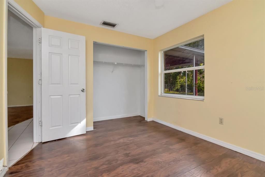 На продажу: $195,000 (2 спален, 1 ванн, 775 Квадратных фут)