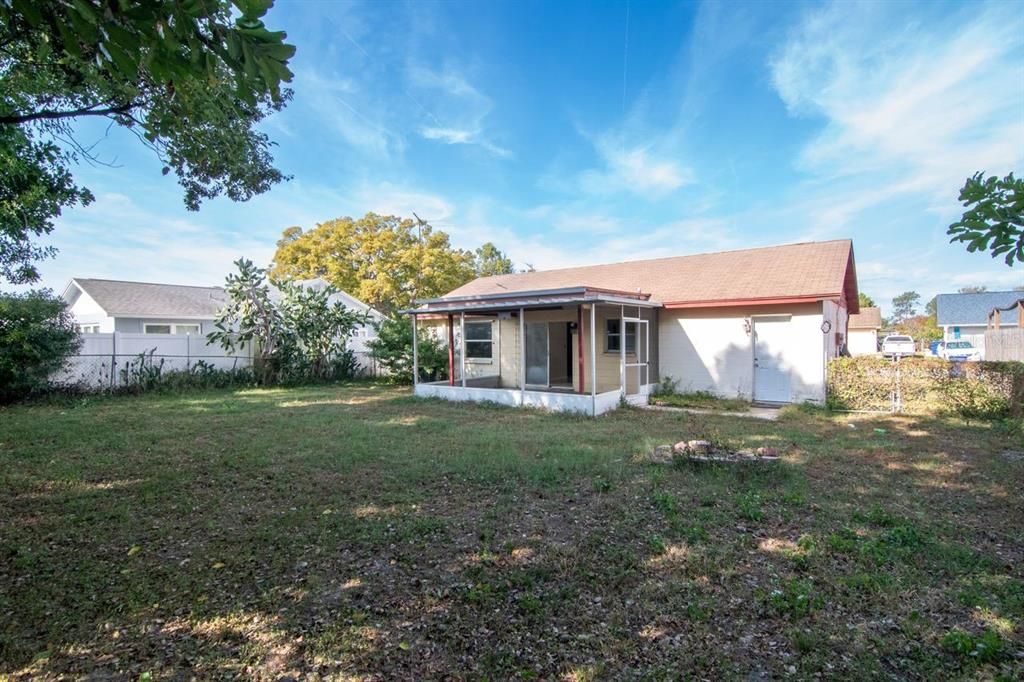 На продажу: $195,000 (2 спален, 1 ванн, 775 Квадратных фут)