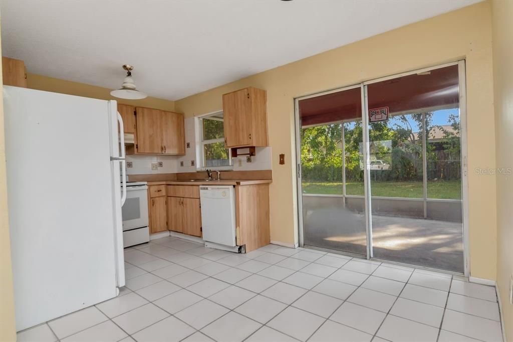 На продажу: $195,000 (2 спален, 1 ванн, 775 Квадратных фут)