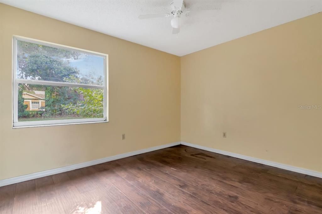 На продажу: $195,000 (2 спален, 1 ванн, 775 Квадратных фут)