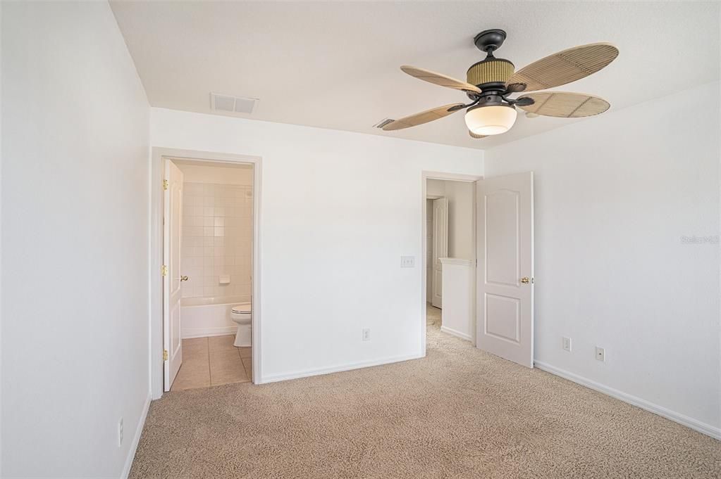 На продажу: $192,500 (2 спален, 2 ванн, 1120 Квадратных фут)