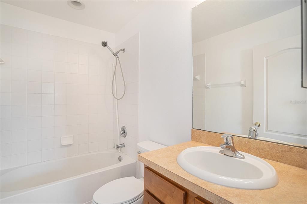 На продажу: $192,500 (2 спален, 2 ванн, 1120 Квадратных фут)