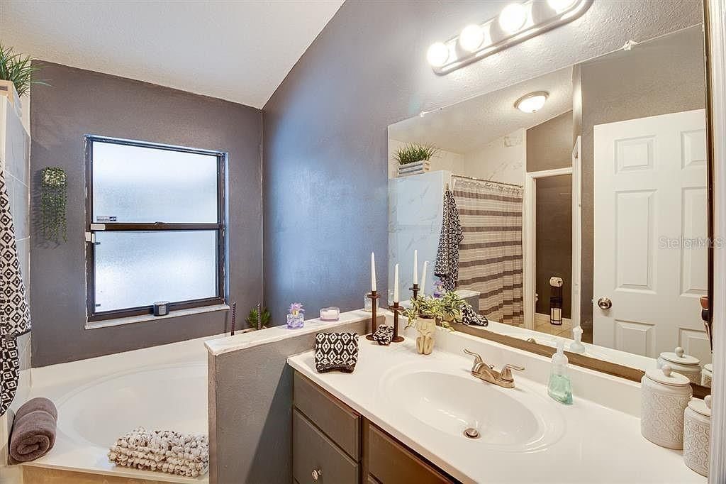 На продажу: $360,000 (3 спален, 2 ванн, 1434 Квадратных фут)