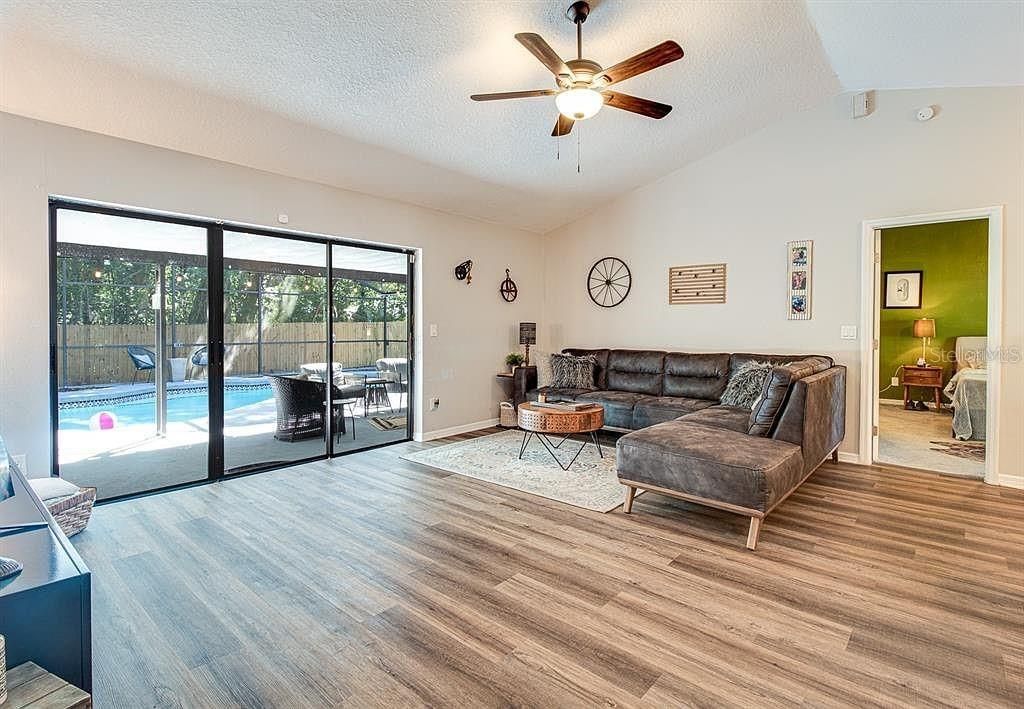 На продажу: $360,000 (3 спален, 2 ванн, 1434 Квадратных фут)